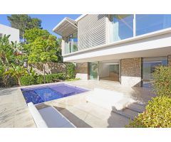 ESPECTACULAR VILLA DE LUJO CON VISTAS AL MAR EN EXCLUSIVA COMUNIDAD DE CALA LLAMP
