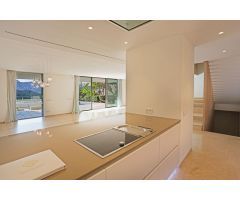 ESPECTACULAR VILLA DE LUJO CON VISTAS AL MAR EN EXCLUSIVA COMUNIDAD DE CALA LLAMP