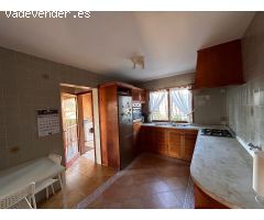 FANTÁSTICO CHALET CON GRAN POTENCIAL EN COSTA DE LA CALMA