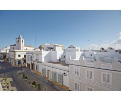 Magnifica casa de dos plantas en ubicacion privilegiada en Puerto Real con entrada independiente a l