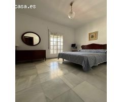CHALET EN URBANIZACIÓN EL SANTISCAL
