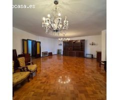 Amplio piso con plaza de garaje en Bahía Blanca
