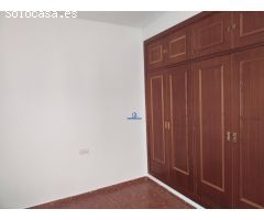 Amplia vivienda con posibilidad de dividir en 2 apartamentos en la avenida del puerto de Cádiz