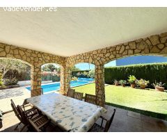 Casa aislada situada a pocos metros del centro de sAgaró, garaje, piscina y jardín.