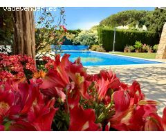 Casa aislada situada a pocos metros del centro de sAgaró, garaje, piscina y jardín.