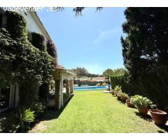 Casa aislada situada a pocos metros del centro de sAgaró, garaje, piscina y jardín.