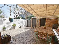 IDEAL ADOSADO EN ZONA CHAPIN CON AMPLIO PATIO Y BUHARDILLA