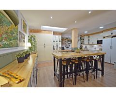 IDEAL ADOSADO EN ZONA CHAPIN CON AMPLIO PATIO Y BUHARDILLA