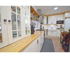 IDEAL ADOSADO EN ZONA CHAPIN CON AMPLIO PATIO Y BUHARDILLA