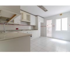AMPLIO PISO CON TERRAZA DE 20 M2 EN ZONA EL ALTILLO