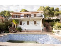 Chalet unifamiliar en Naquera con piscina y jardin y  vistas privilegiadas en Urbanización.