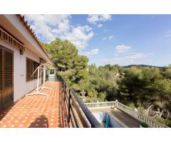 Chalet unifamiliar en Naquera con piscina y jardin y  vistas privilegiadas en Urbanización.