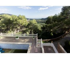 Chalet unifamiliar en Naquera con piscina y jardin y  vistas privilegiadas en Urbanización.