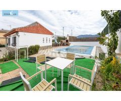 Chalet de una planta en Otura con jardín, piscina y terraza
