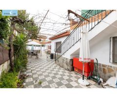 Chalet de una planta en Otura con jardín, piscina y terraza
