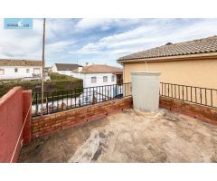 Chalet de una planta en Otura con jardín, piscina y terraza