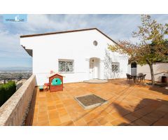 Espectacular chalet en Monachil con piscina y vistas a la ciudad