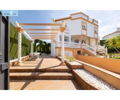 ¡GRAN CHALET EN GOJAR EN URBANIZACION LOS CEREZOS!