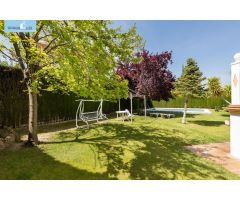 ¡GRAN CHALET EN GOJAR EN URBANIZACION LOS CEREZOS!