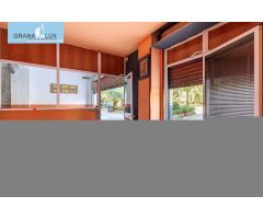 Situado junto al Palacio de Congresos . Local comercial.