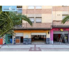 Situado junto al Palacio de Congresos . Local comercial.