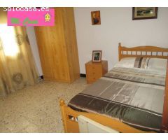 CASA REFORMADA COMPLETAMENTE EN VENTA CON SEIS DORMITORIOS DOBLES ,DOS BAÑOS, DOS PATIOS, SALITA