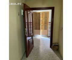 Casa en una sola planta con azotea propia en el centro.