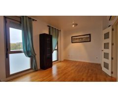 Duplex de 3 dormitorios con piscina comunitaria.