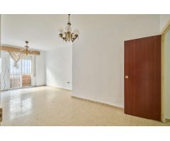 Centro en calle Idolos a un minuto de calle Porvera, vivienda con plaza de garaje y trastero