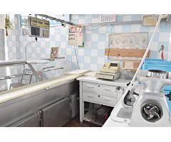 Carnicería en traspaso con local y equipamiento completo en zona de alto paso.