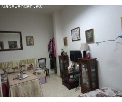Local comercial con vivienda anexa en zona de alto tránsito comercial