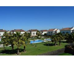 Casa pareada en zona Campo de Golf en urbanización con piscina