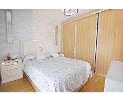 Casa pareada en zona Campo de Golf en urbanización con piscina