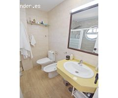 Casa pareada en zona Campo de Golf en urbanización con piscina