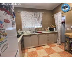 Amplia vivienda reformada con terraza y patio a 5 minutos del centro