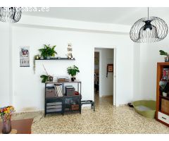 Piso amplio de 3 dormitorios orientado a la bahia de Cádiz