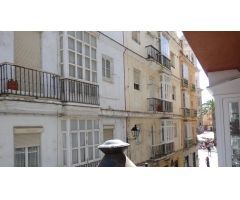 Amplio piso en el corazón del centro histórico de Cádiz