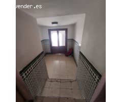SE VENDE AMPLIA CASA CON BUHARDILLA EN CAZALLA DE LA SIERRA