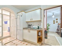 PISO DE 4 DORMITORIOS Y 2 BAÑOS EN EL CENTRO HISTORICO DE JEREZ. DISPONE DE PLAZA DE GARAJE