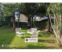 CHALET CON JARDIN EN URB. LAS REDES.