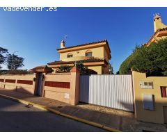 Chalet urbano independiente de dos plantas en Las Mogarizas.
