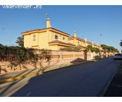Chalet urbano independiente de dos plantas en Las Mogarizas.