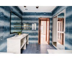 INCREIBLE CASA CON GARAJE Y AZOTEA