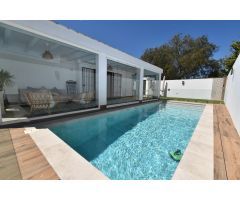 Chalet URBANO de 3 dormitorios y piscina en Las Menuditas