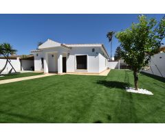 Chalet URBANO de 3 dormitorios y piscina en Las Menuditas
