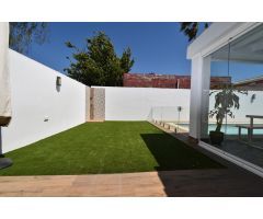Chalet URBANO de 3 dormitorios y piscina en Las Menuditas