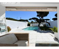 Chalet pareado con piscina a 800 metros de la playa La Barrosa