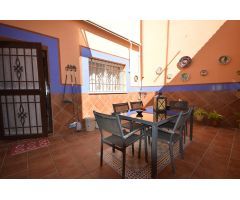 CASA CON 13 AÑOS, EN PERFECTO ESTADO Y CON PATIO