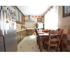 CASA CON 13 AÑOS, EN PERFECTO ESTADO Y CON PATIO