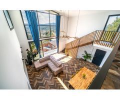 Se vende chalet/torre en Torrelles de Llobregat (Barcelona).